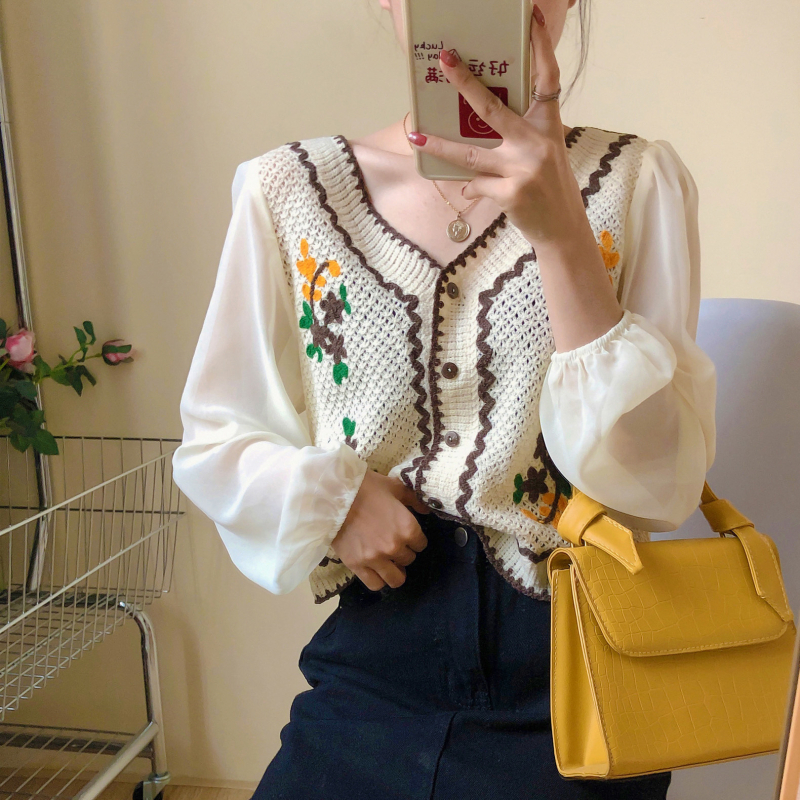 Βαμβακερή ζακέτα με κεντημένο φλοραλ μοτίβο, V-λαιμό, μανίκια φανάκι, σύντομο μήκος