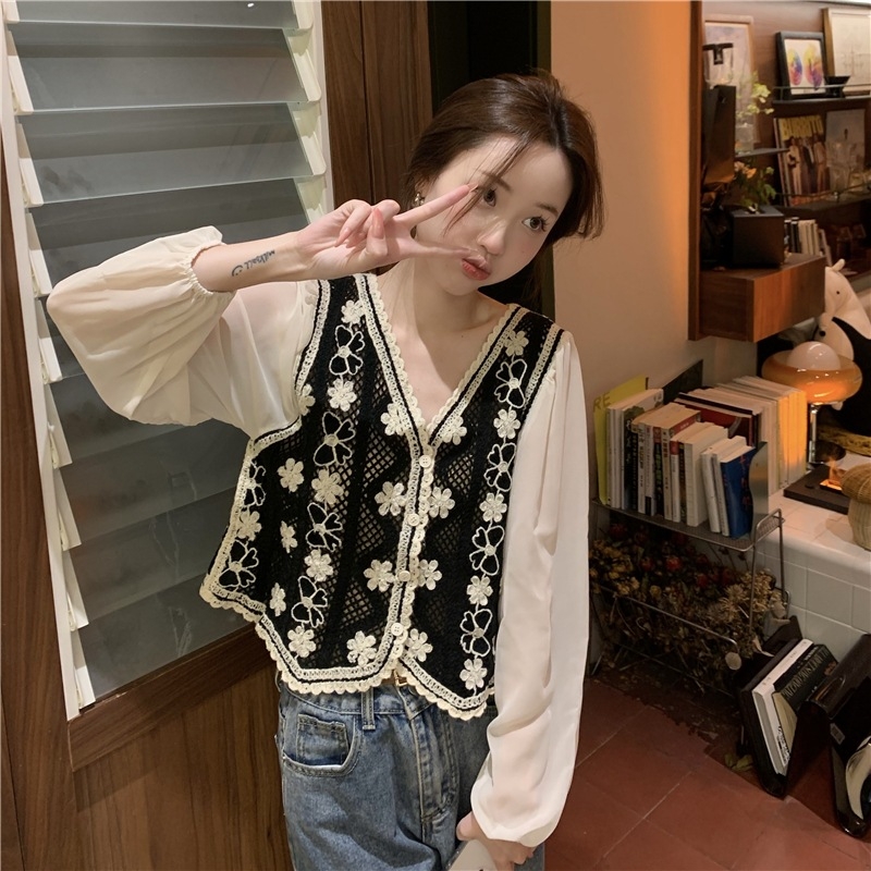 Βαμβακερή ζακέτα με κεντημένο φλοραλ μοτίβο, V-λαιμό, μανίκια φανάκι, σύντομο μήκος