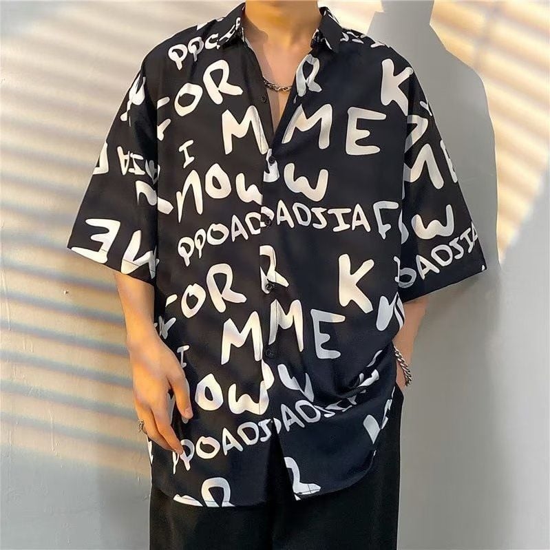 Cămașă cu imprimeu floral, guler pătrat, mâneci scurte, croială lejeră, poliester.