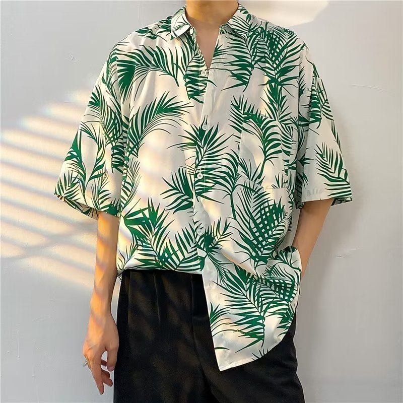 Cămașă cu imprimeu floral, guler pătrat, mâneci scurte, croială lejeră, poliester.