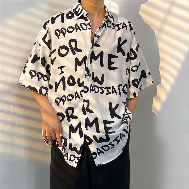 Cămașă cu imprimeu floral, guler pătrat, mâneci scurte, croială lejeră, poliester.