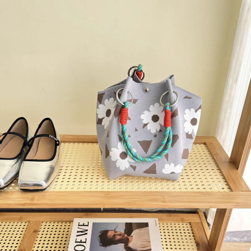 Πλεκτή τσάντα κουβά με μαγνητικό κούμπωμα, χωρίς επένδυση, ανοιχτή τσέπη