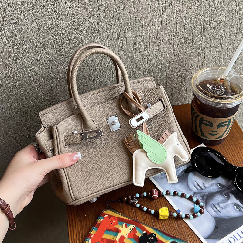 Τσάντα ώμου πλατινένιο δέρμα, σε στυλ δρόμου, δέρμα πρώτης στρώσης βοοειδών, οριζόντια τετράγωνη μορφή, θήκη με φερμουάρ