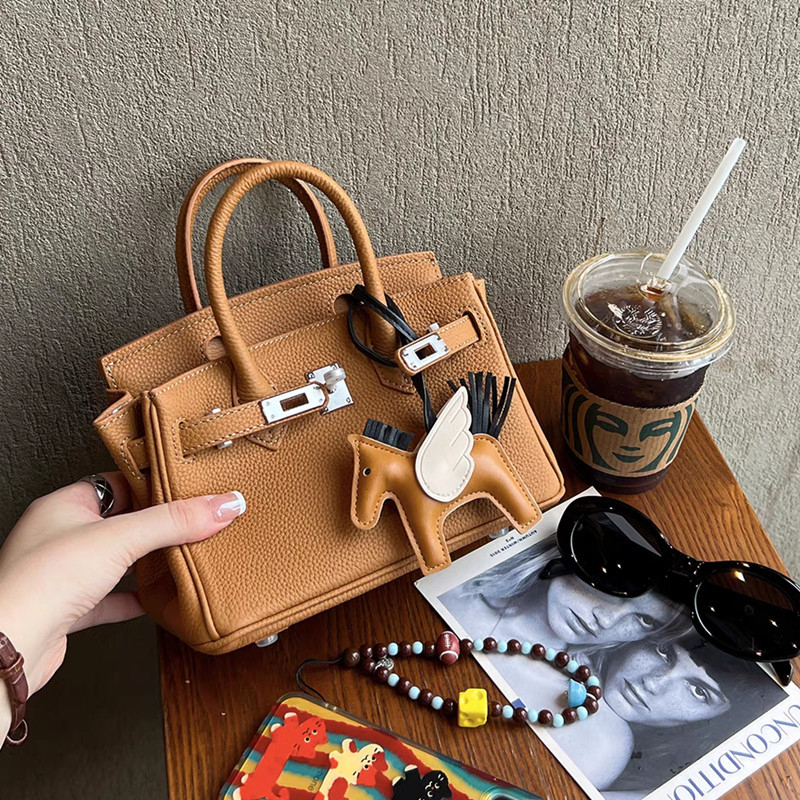 Τσάντα ώμου πλατινένιο δέρμα, σε στυλ δρόμου, δέρμα πρώτης στρώσης βοοειδών, οριζόντια τετράγωνη μορφή, θήκη με φερμουάρ