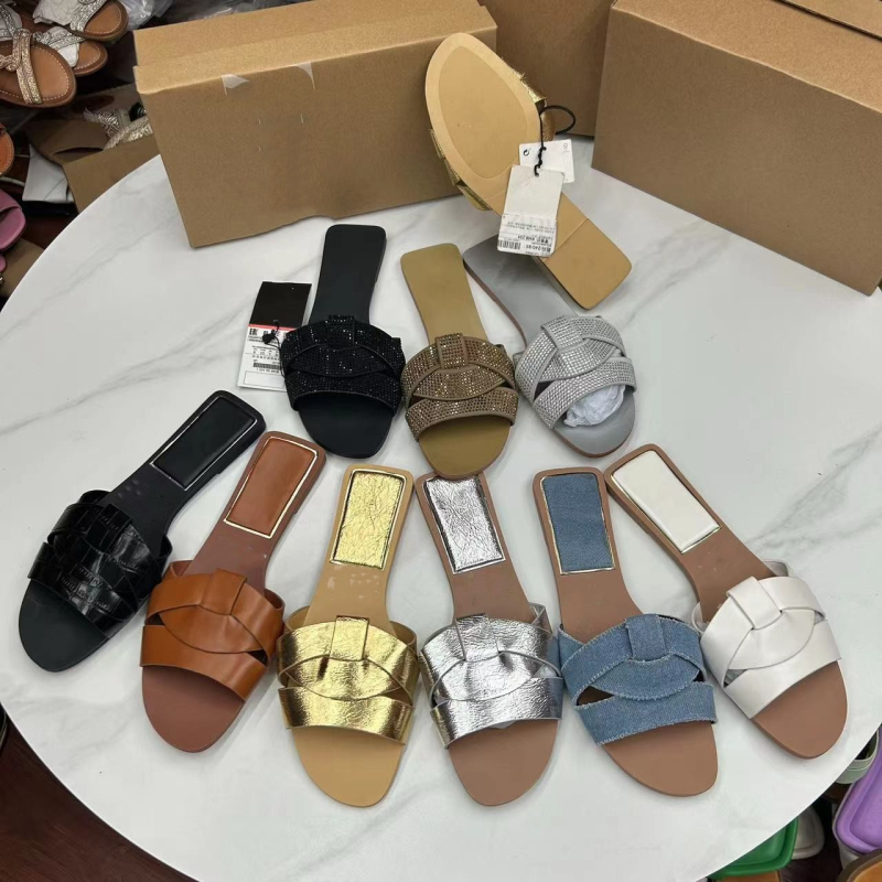 Sandale cu bretele încrucișate, partea superioară din fibră super, căptușeală din fibră super, talpă din cauciuc, grosime talpă 0–3 cm, talpă plată