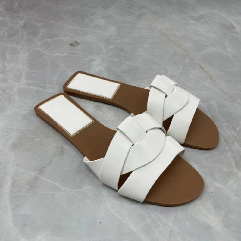 Sandale cu bretele încrucișate, partea superioară din fibră super, căptușeală din fibră super, talpă din cauciuc, grosime talpă 0–3 cm, talpă plată