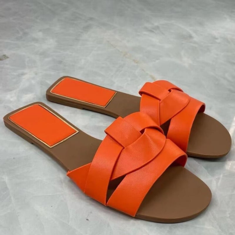 Sandale cu bretele încrucișate, partea superioară din fibră super, căptușeală din fibră super, talpă din cauciuc, grosime talpă 0–3 cm, talpă plată