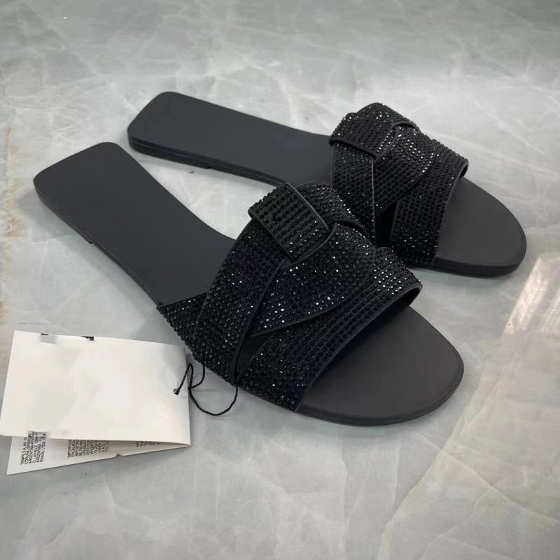 Sandale cu bretele încrucișate, partea superioară din fibră super, căptușeală din fibră super, talpă din cauciuc, grosime talpă 0–3 cm, talpă plată