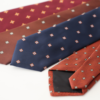 Γραβάτα από πολυεστέρα με ζακάρτ ρίγες; ύφανση ζακάρντ; επένδυση πολυεστέρα; στυλ επιχειρηματικό