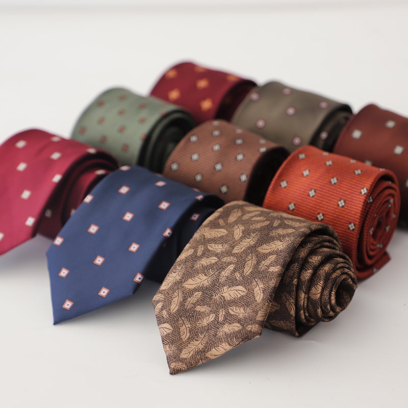 Γραβάτα από πολυεστέρα με ζακάρτ ρίγες; ύφανση ζακάρντ; επένδυση πολυεστέρα; στυλ επιχειρηματικό