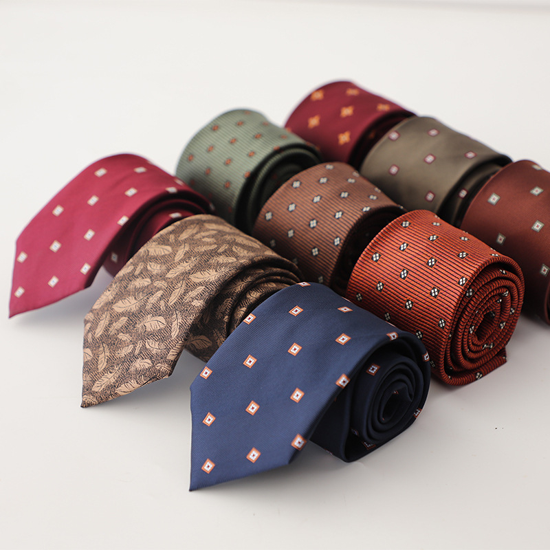 Γραβάτα από πολυεστέρα με ζακάρτ ρίγες; ύφανση ζακάρντ; επένδυση πολυεστέρα; στυλ επιχειρηματικό