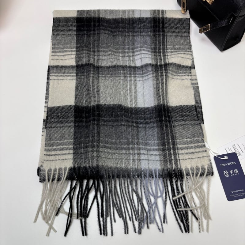 Ανδρικό κασκόλ από 100% μαλλί, πλεκτό με warp‑knitting, διατηρεί ζεστασιά το φετινό χειμώνα