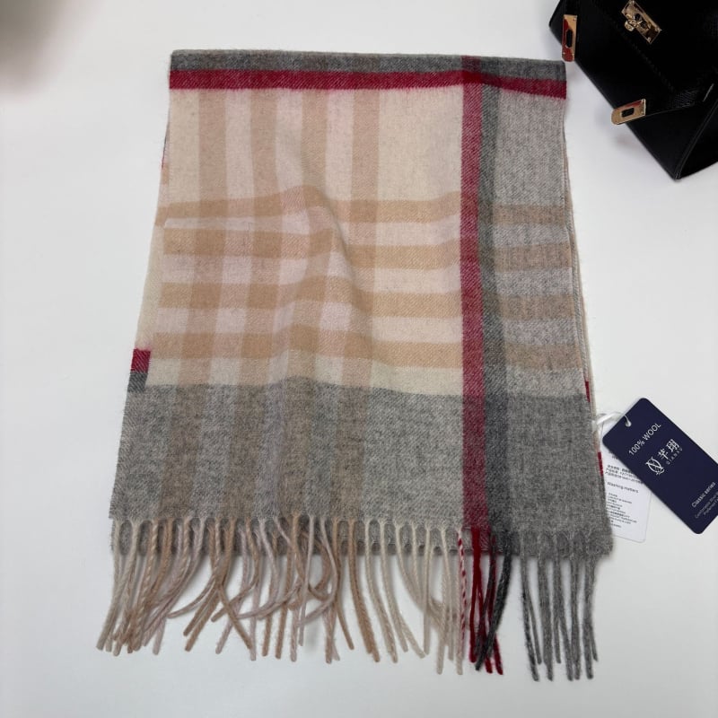 Ανδρικό κασκόλ από 100% μαλλί, πλεκτό με warp‑knitting, διατηρεί ζεστασιά το φετινό χειμώνα