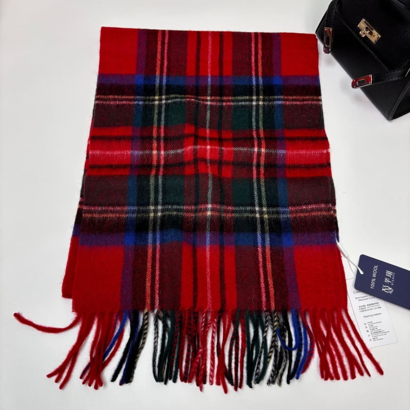 Ανδρικό κασκόλ από 100% μαλλί, πλεκτό με warp‑knitting, διατηρεί ζεστασιά το φετινό χειμώνα