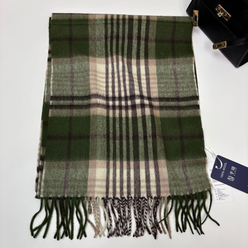 Ανδρικό κασκόλ από 100% μαλλί, πλεκτό με warp‑knitting, διατηρεί ζεστασιά το φετινό χειμώνα