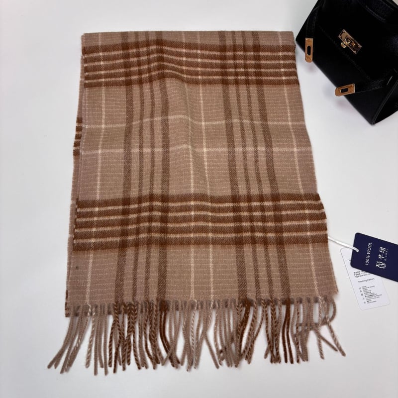 Ανδρικό κασκόλ από 100% μαλλί, πλεκτό με warp‑knitting, διατηρεί ζεστασιά το φετινό χειμώνα