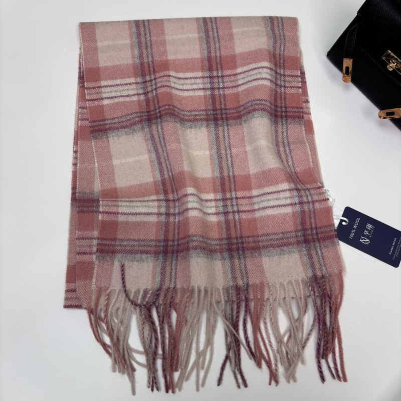 Ανδρικό κασκόλ από 100% μαλλί, πλεκτό με warp‑knitting, διατηρεί ζεστασιά το φετινό χειμώνα