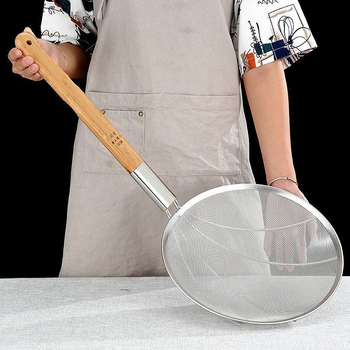 Ανοξείδωτο σουρωτήρι τηγανίσματος με ξύλινη λαβή και λεπτό πλέγμα