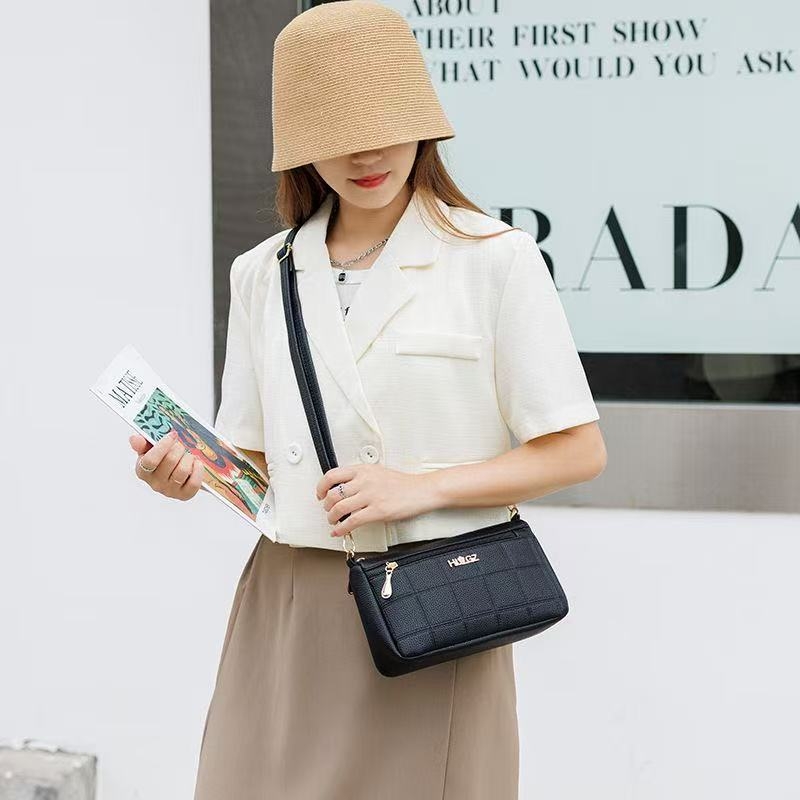 Τσάντα crossbody μίνι από PU δέρμα, οριζόντιου τετράγωνου σχήματος, φερμουάρ ανοίγματος, εσωτερική θήκη για κινητό και λαμιναρισμένη θήκη με φερμουάρ, μία ιμάντας, βαμβατένια επένδυση, αστικός μινιμαλισμός