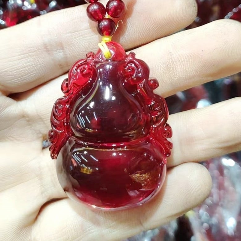 Colier cu design geometric, Material plastic/rezină, Lanț cu bile, Greutate 40 g