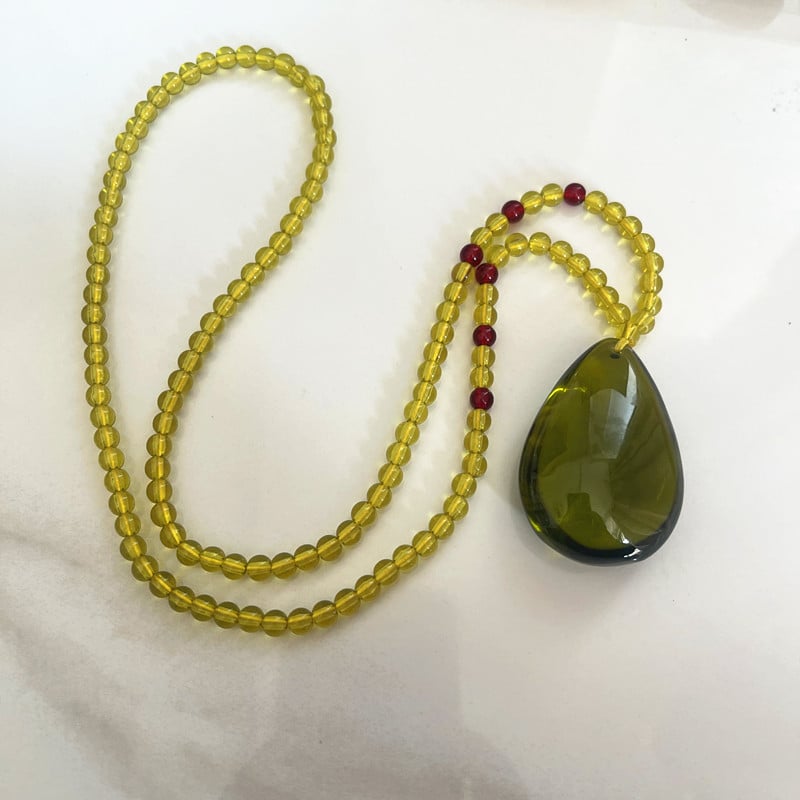 Colier cu design geometric, Material plastic/rezină, Lanț cu bile, Greutate 40 g