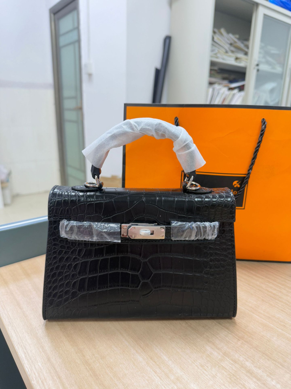 Τσάντα PU σε στυλ Kelly με καπάκι, επένδυση συνθετικό δέρμα, εσωτερικές θήκες για τηλέφωνο και έγγραφα