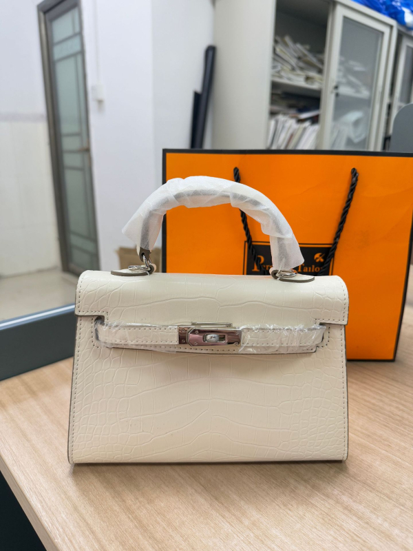 Τσάντα PU σε στυλ Kelly με καπάκι, επένδυση συνθετικό δέρμα, εσωτερικές θήκες για τηλέφωνο και έγγραφα