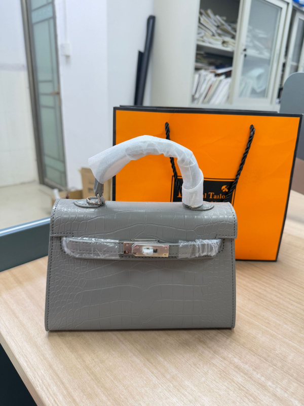 Τσάντα PU σε στυλ Kelly με καπάκι, επένδυση συνθετικό δέρμα, εσωτερικές θήκες για τηλέφωνο και έγγραφα