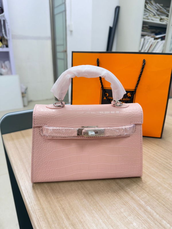 Τσάντα PU σε στυλ Kelly με καπάκι, επένδυση συνθετικό δέρμα, εσωτερικές θήκες για τηλέφωνο και έγγραφα