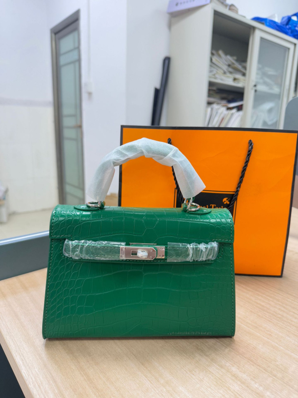 Τσάντα PU σε στυλ Kelly με καπάκι, επένδυση συνθετικό δέρμα, εσωτερικές θήκες για τηλέφωνο και έγγραφα