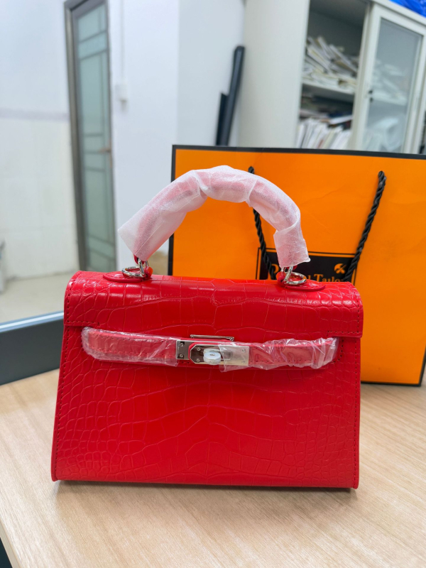 Τσάντα PU σε στυλ Kelly με καπάκι, επένδυση συνθετικό δέρμα, εσωτερικές θήκες για τηλέφωνο και έγγραφα