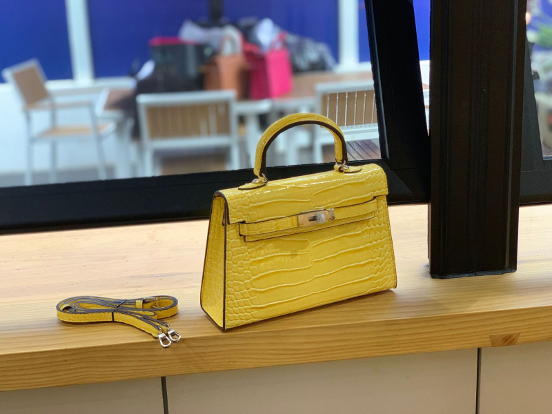 Τσάντα PU σε στυλ Kelly με καπάκι, επένδυση συνθετικό δέρμα, εσωτερικές θήκες για τηλέφωνο και έγγραφα