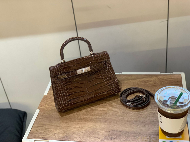 Τσάντα PU σε στυλ Kelly με καπάκι, επένδυση συνθετικό δέρμα, εσωτερικές θήκες για τηλέφωνο και έγγραφα