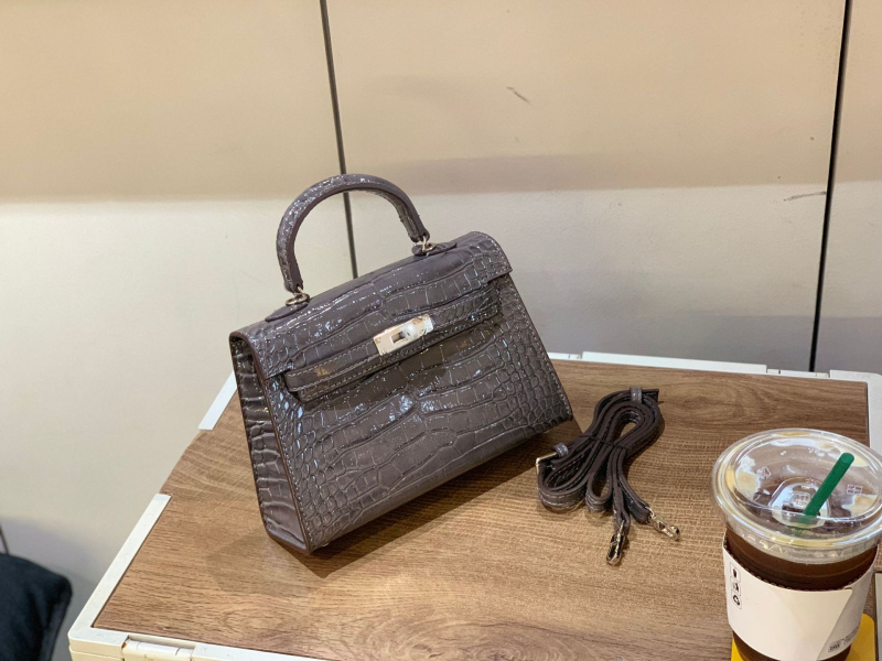 Τσάντα PU σε στυλ Kelly με καπάκι, επένδυση συνθετικό δέρμα, εσωτερικές θήκες για τηλέφωνο και έγγραφα