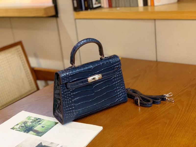 Τσάντα PU σε στυλ Kelly με καπάκι, επένδυση συνθετικό δέρμα, εσωτερικές θήκες για τηλέφωνο και έγγραφα