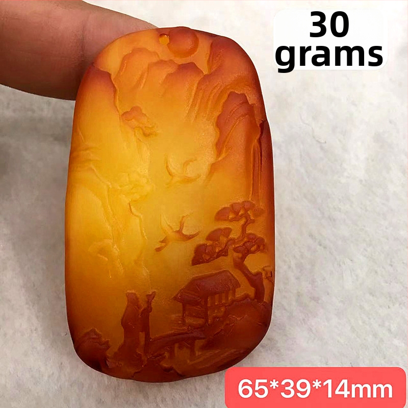 Μενταγιόν από κεχριμπάρι, γλυπτό, συνθετικό κεχριμπάρι, μοντέρνος μινιμαλισμός, διαύγεια VVS