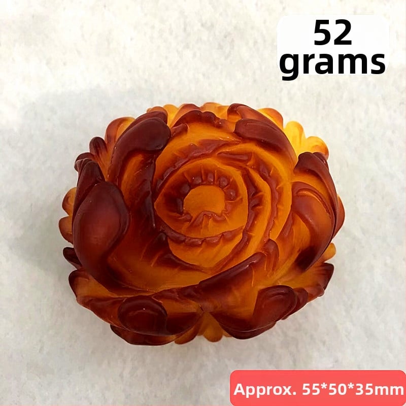 Μενταγιόν από κεχριμπάρι, γλυπτό, συνθετικό κεχριμπάρι, μοντέρνος μινιμαλισμός, διαύγεια VVS