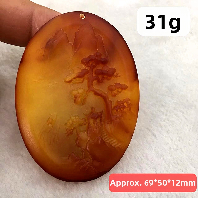 Μενταγιόν από κεχριμπάρι, γλυπτό, συνθετικό κεχριμπάρι, μοντέρνος μινιμαλισμός, διαύγεια VVS