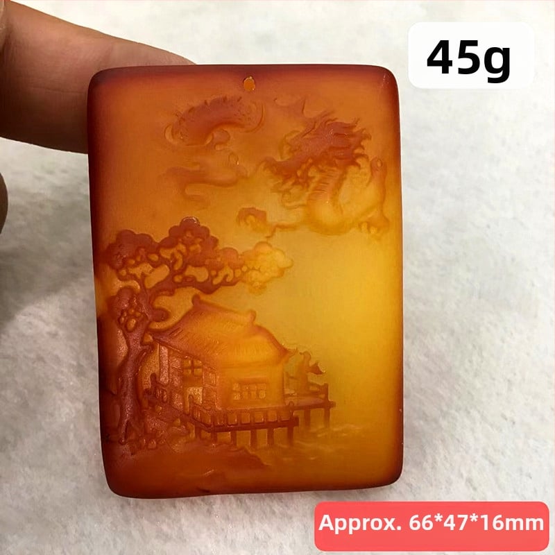 Μενταγιόν από κεχριμπάρι, γλυπτό, συνθετικό κεχριμπάρι, μοντέρνος μινιμαλισμός, διαύγεια VVS