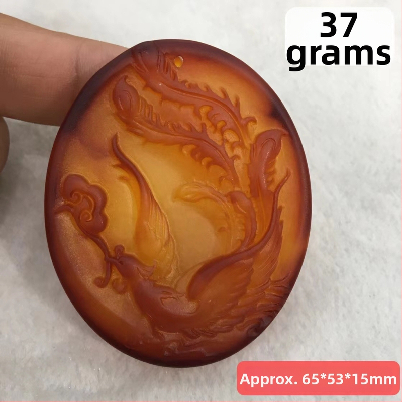 Μενταγιόν από κεχριμπάρι, γλυπτό, συνθετικό κεχριμπάρι, μοντέρνος μινιμαλισμός, διαύγεια VVS