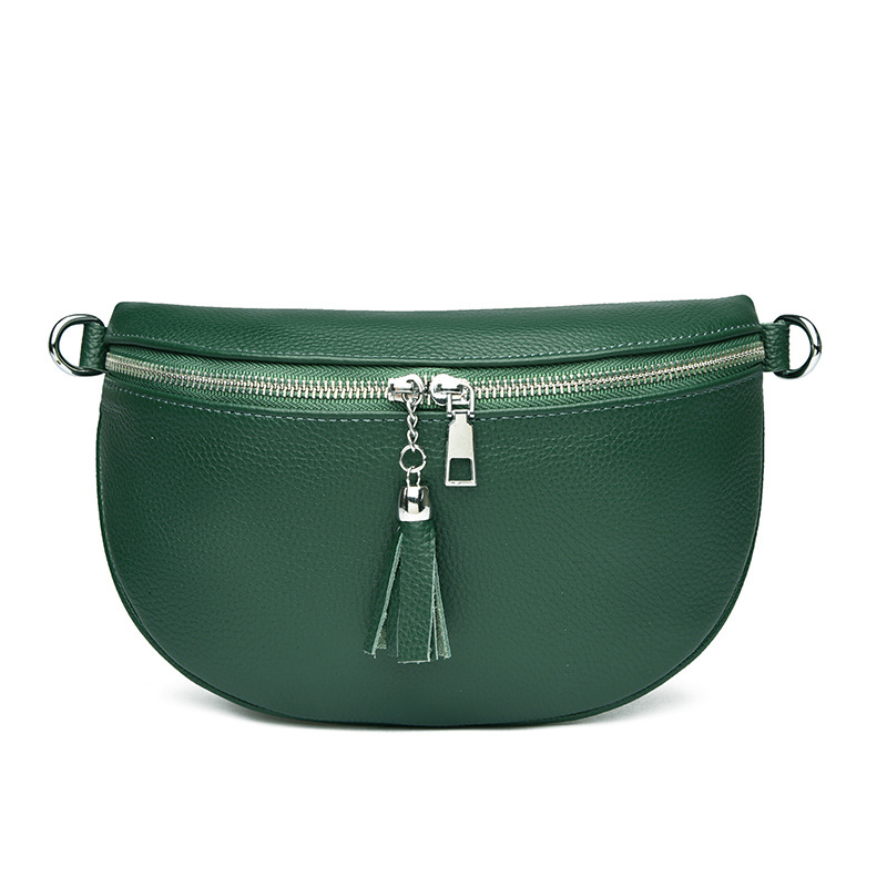 Dámska taška z pravej kože, Saddle štýl, tvar mušle, zapínanie na zips, vnútorné vrecká: zipové vrecko, vrecko na telefón, vrecko na identifikačný preukaz