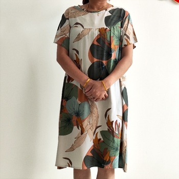 Flóra šaty z bavlno-saténovej látky, midi dĺžka, krátke rukávy, kruhový výstrih, ľahké a voľné