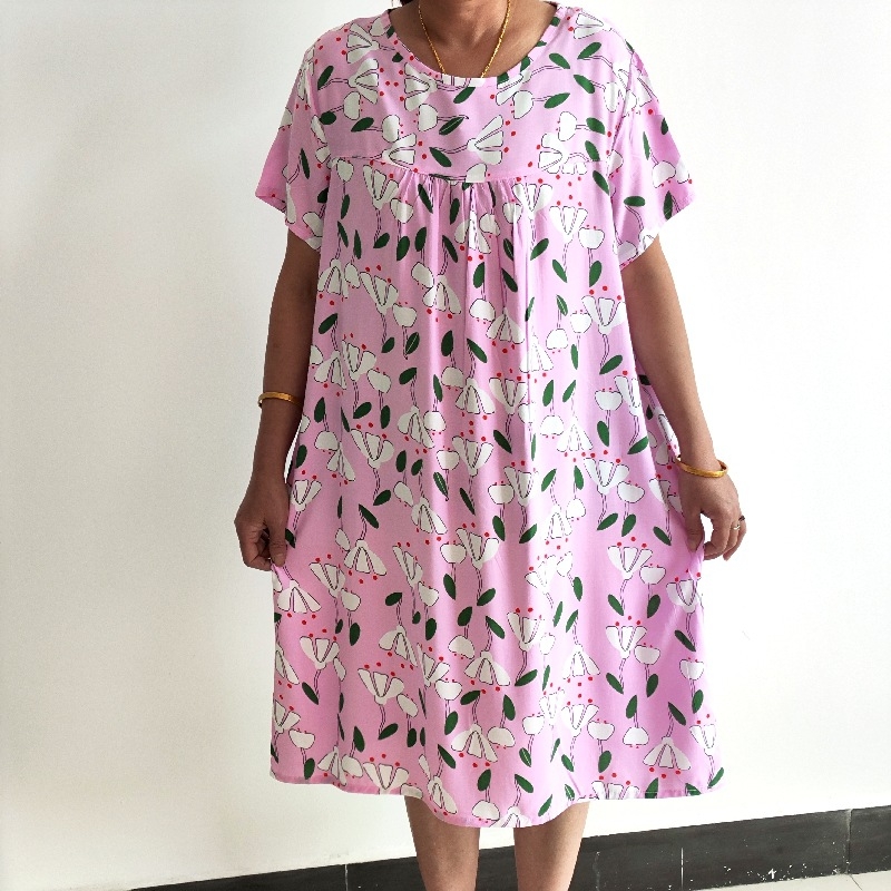 Flóra šaty z bavlno-saténovej látky, midi dĺžka, krátke rukávy, kruhový výstrih, ľahké a voľné