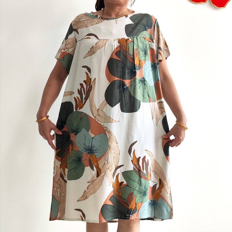 Flóra šaty z bavlno-saténovej látky, midi dĺžka, krátke rukávy, kruhový výstrih, ľahké a voľné