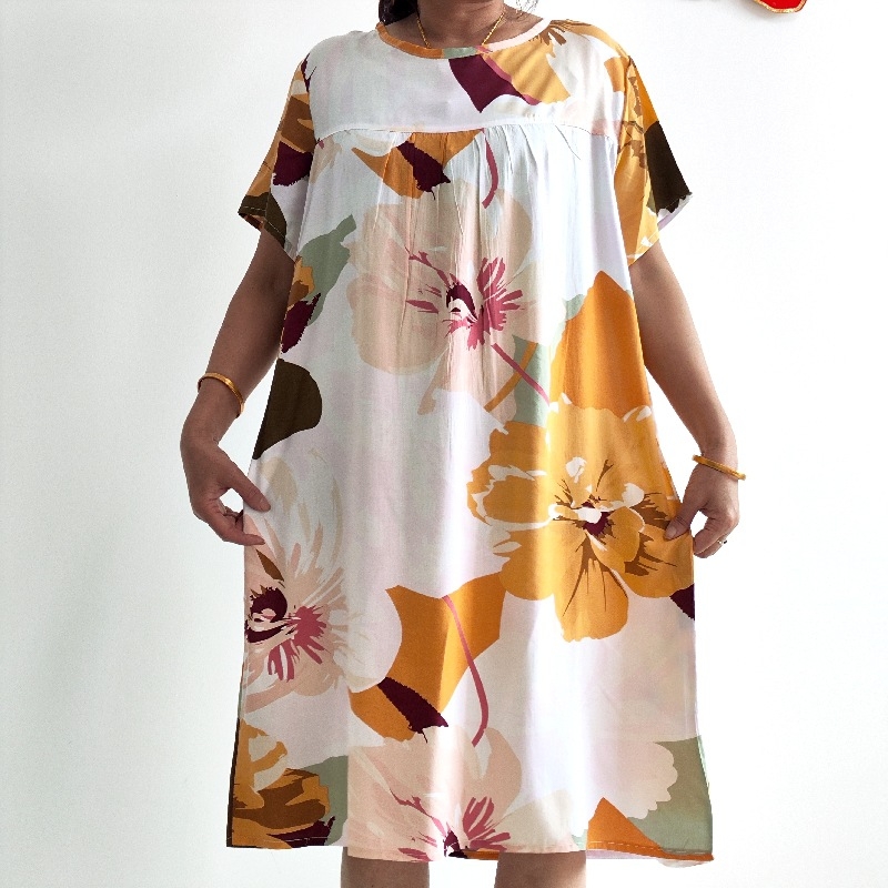 Flóra šaty z bavlno-saténovej látky, midi dĺžka, krátke rukávy, kruhový výstrih, ľahké a voľné