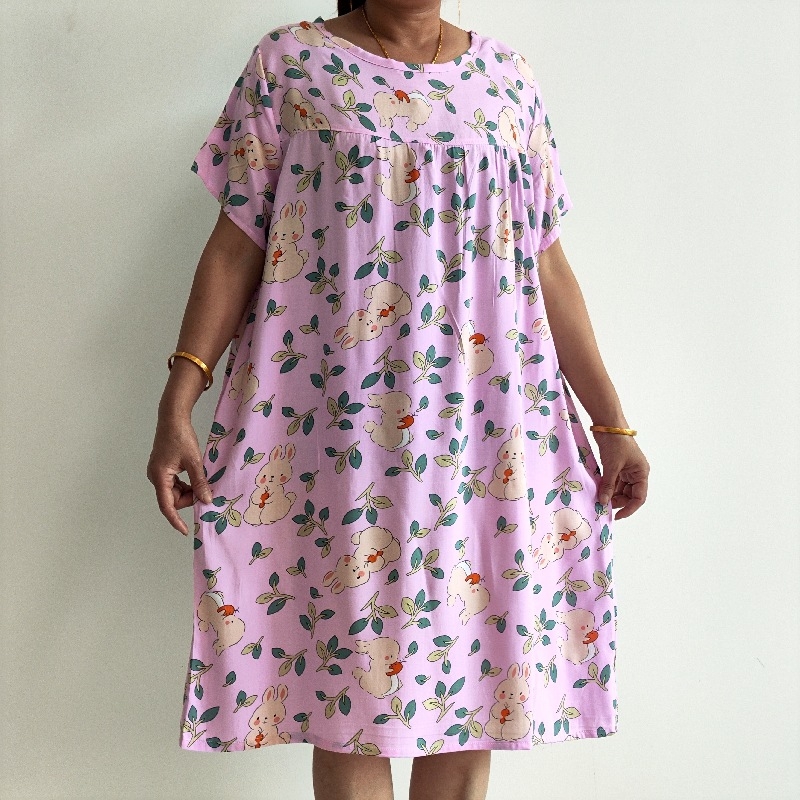 Flóra šaty z bavlno-saténovej látky, midi dĺžka, krátke rukávy, kruhový výstrih, ľahké a voľné