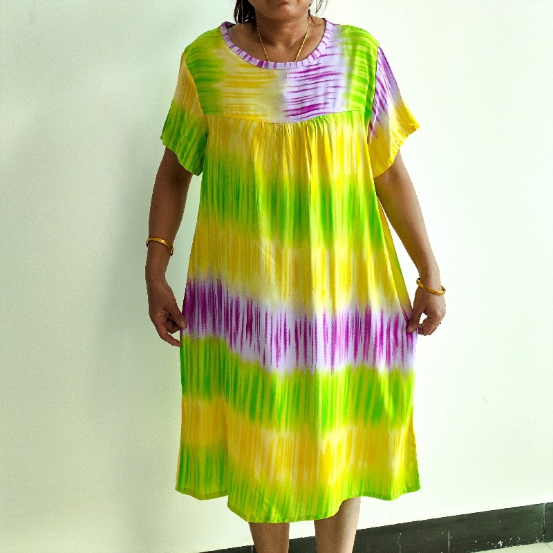 Flóra šaty z bavlno-saténovej látky, midi dĺžka, krátke rukávy, kruhový výstrih, ľahké a voľné