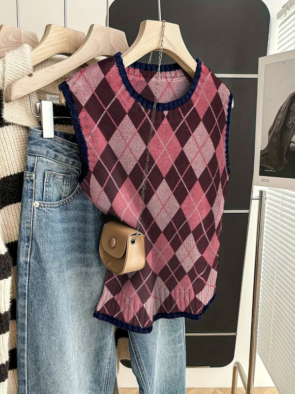 Kötött, nélküli ujjú mellény kockás mintával – poliészter, kerek nyak, szabályos hossz, retro stílus