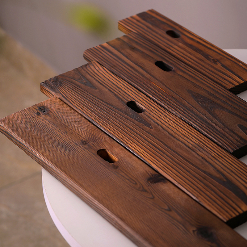 Természetes tömörfa vízfolyásos dekoráció halastóhoz és kertészeti tájhoz; kézzel készített keresztgerenda, karbonizált fa táblával