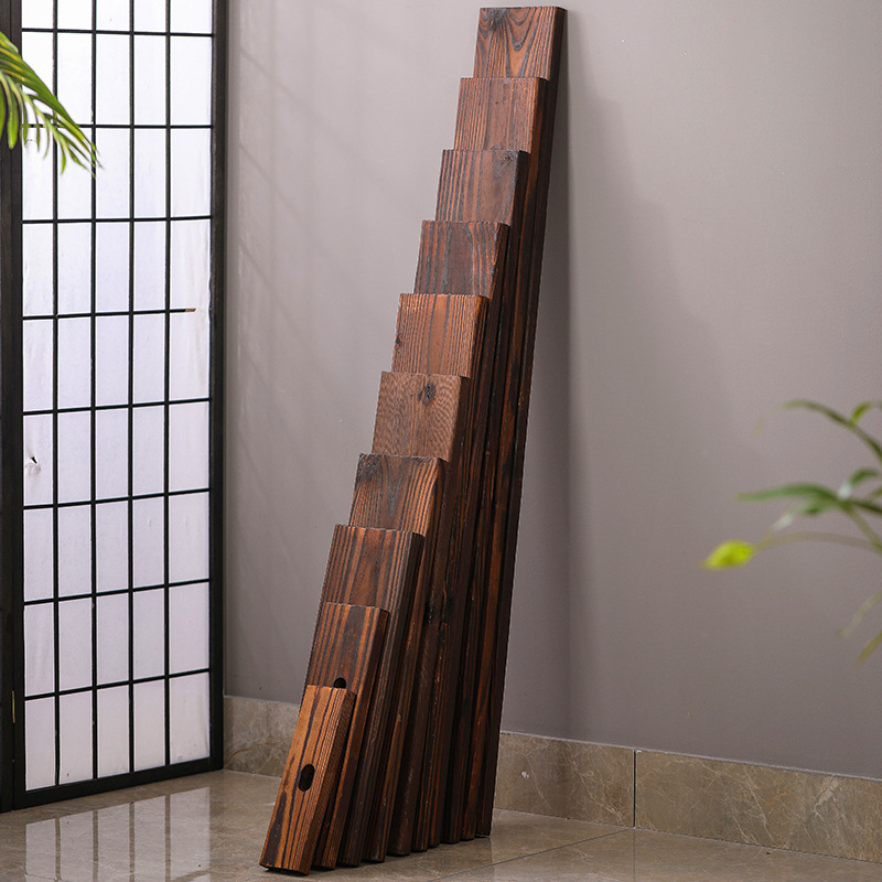 Természetes tömörfa vízfolyásos dekoráció halastóhoz és kertészeti tájhoz; kézzel készített keresztgerenda, karbonizált fa táblával